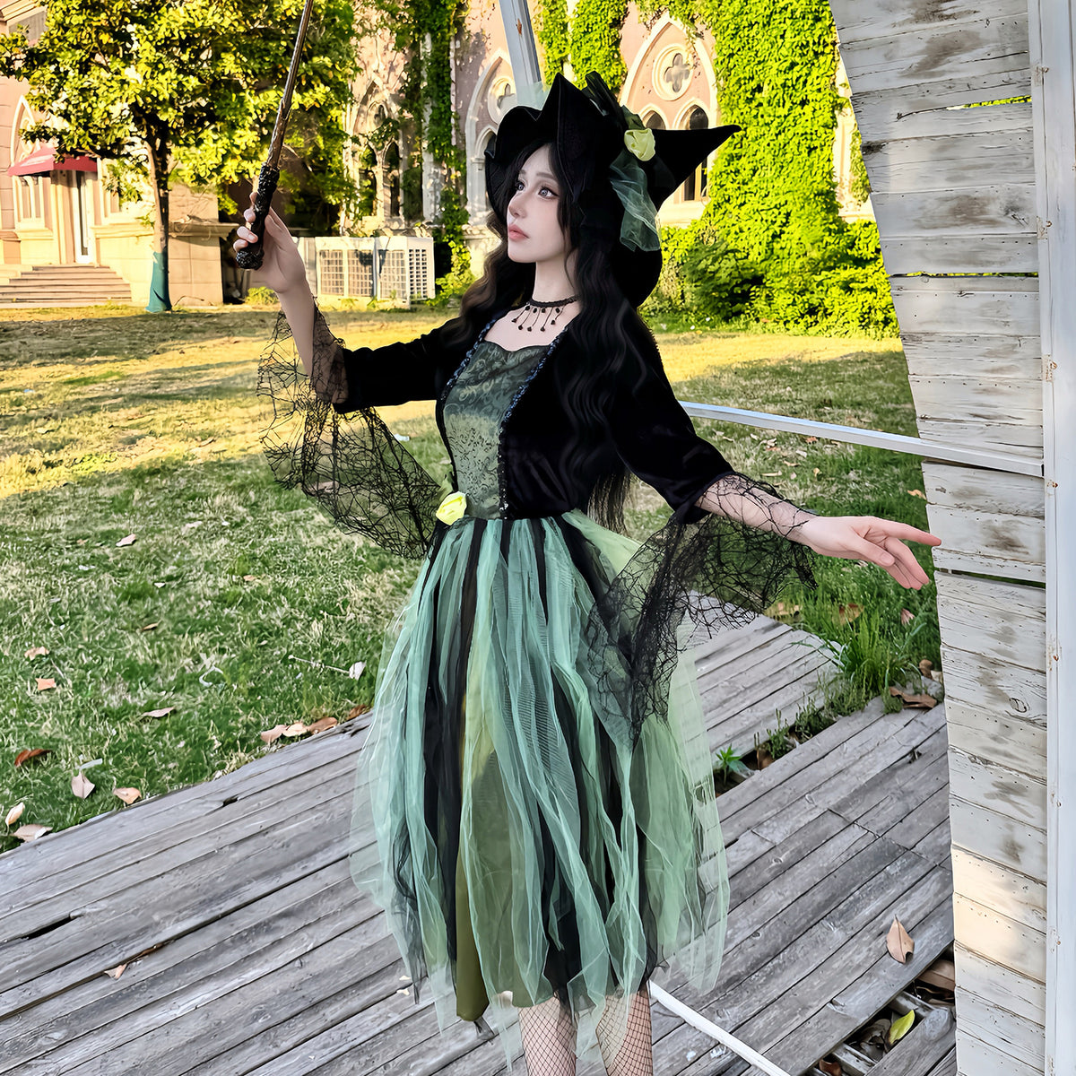 Hexenkostüm mit Kleid, Hut und Halskette – Bild 5 | LuxeStyle