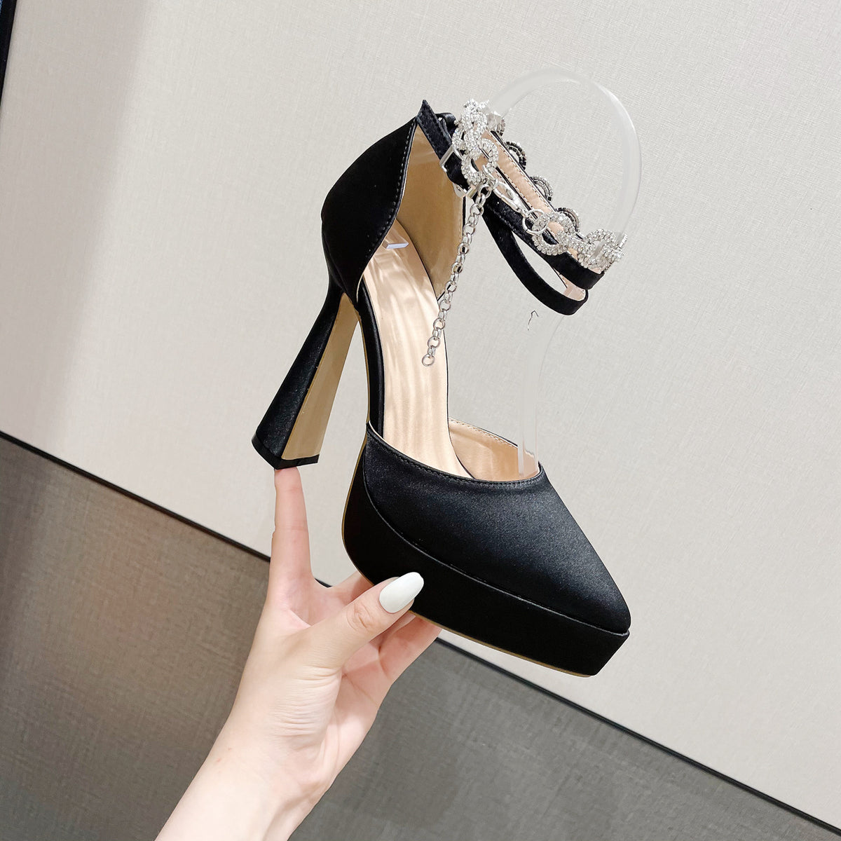 Plateau-Sandalen mit Strass und 13cm Blockabsatz – Bild 6 | LuxeStyle