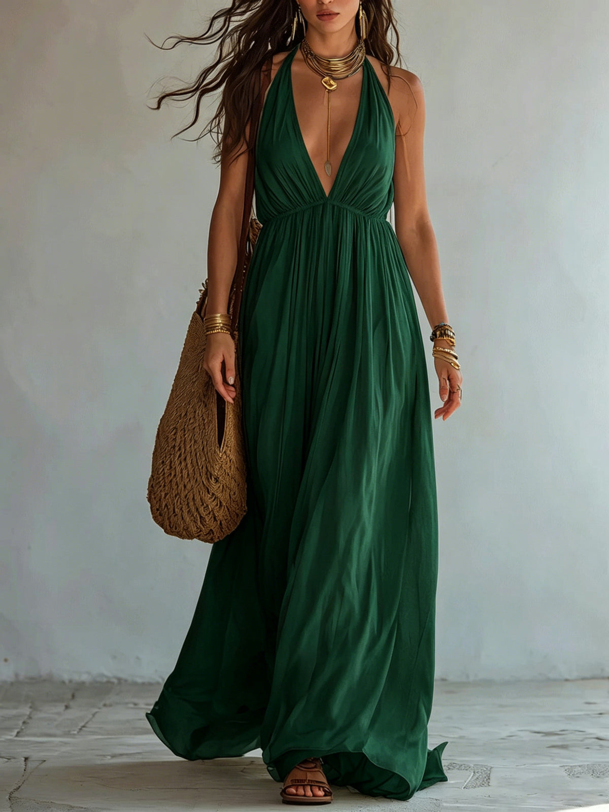 Elegantes Neckholder-Maxikleid mit tiefem V-Ausschnitt – Bild 10 | LuxeStyle