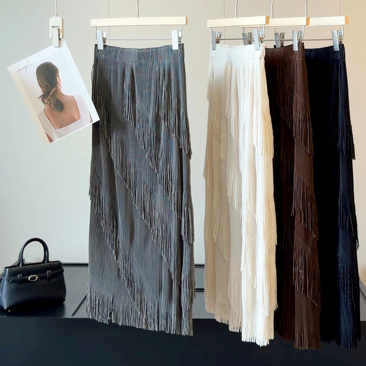 Asymmetrischer Jupe mit Quasten