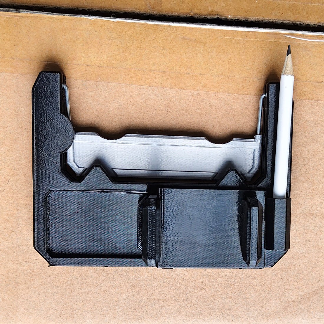Handgemachter Smartphone-Halter fürs Golf-Cart-Lenkrad – Bild 1 | LuxeStyle