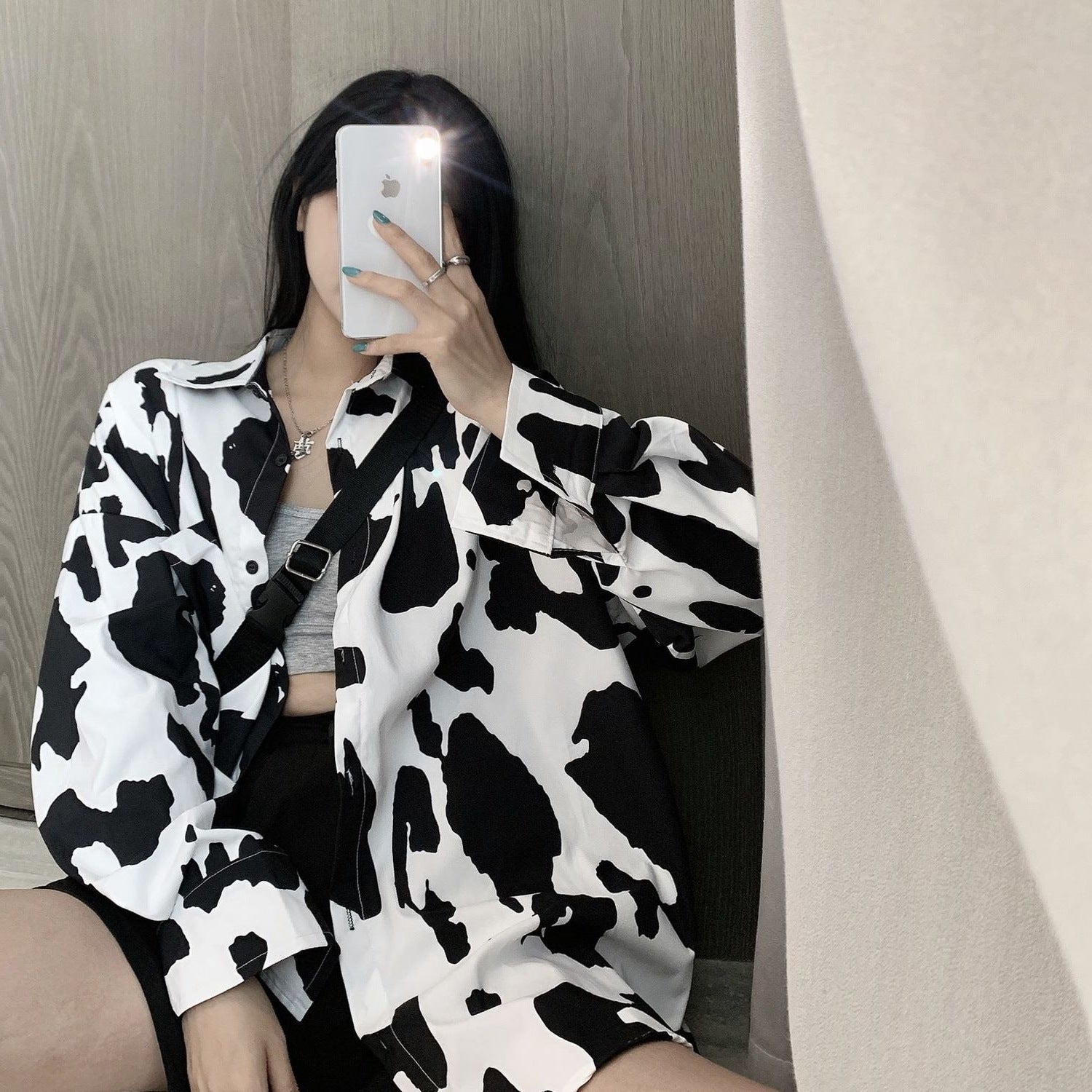 Schwarz-weiss gemusterte Bluse mit Leopardenprint