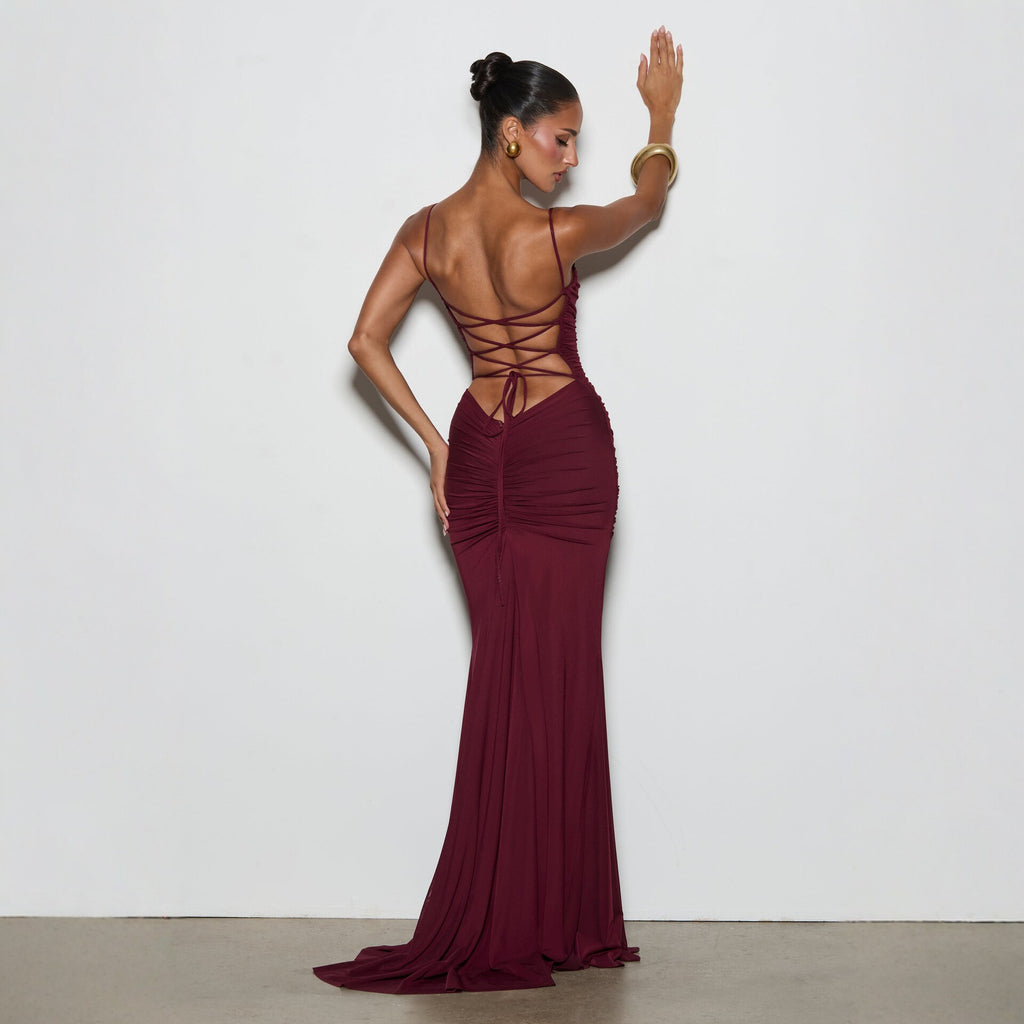 Figurbetontes Etui-Abendkleid mit Rückenschnürung