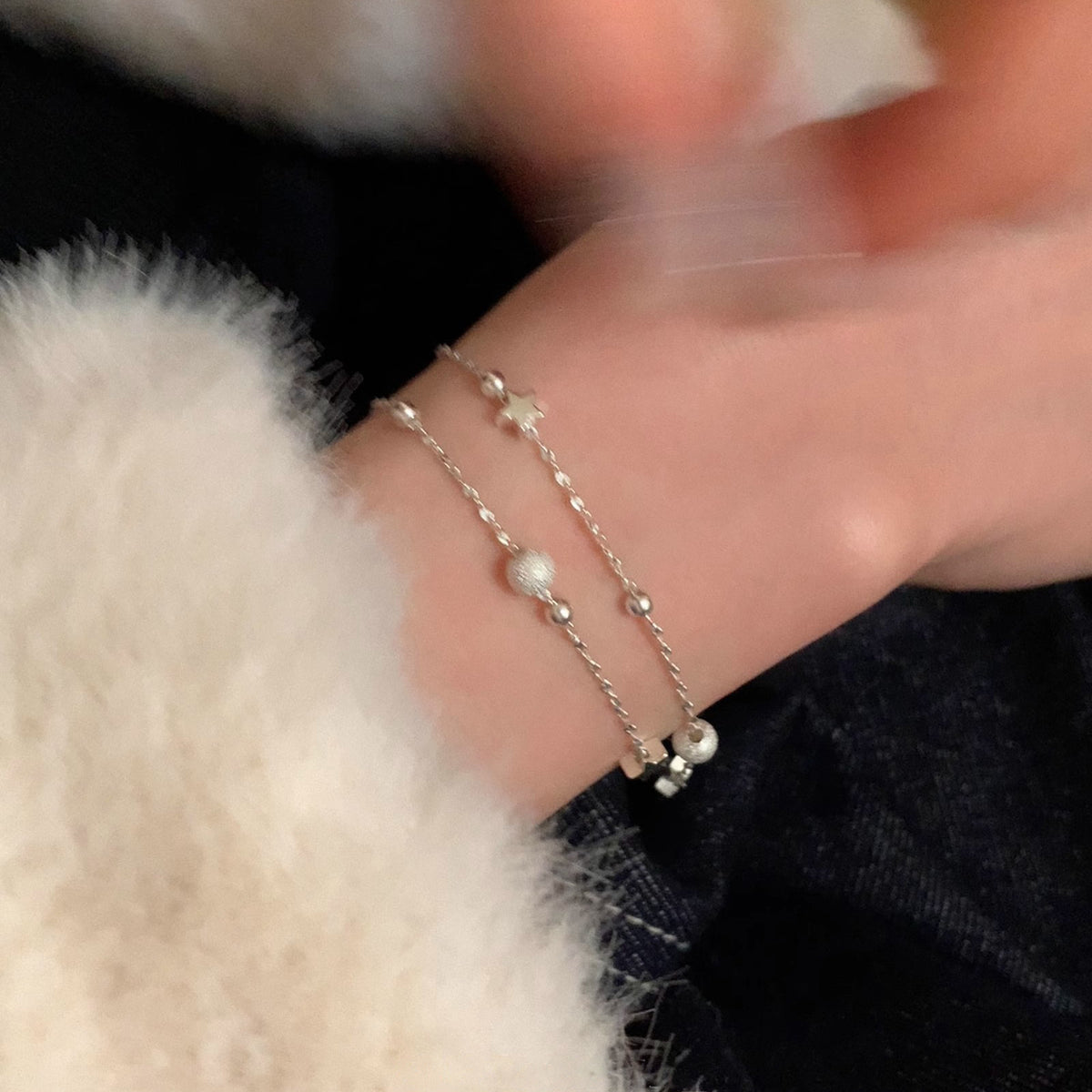 Doppelreihiges Armband aus 999er Feinsilber, matt – Bild 2 | LuxeStyle