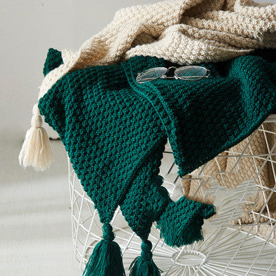 Nordische Strickdecke mit Quasten