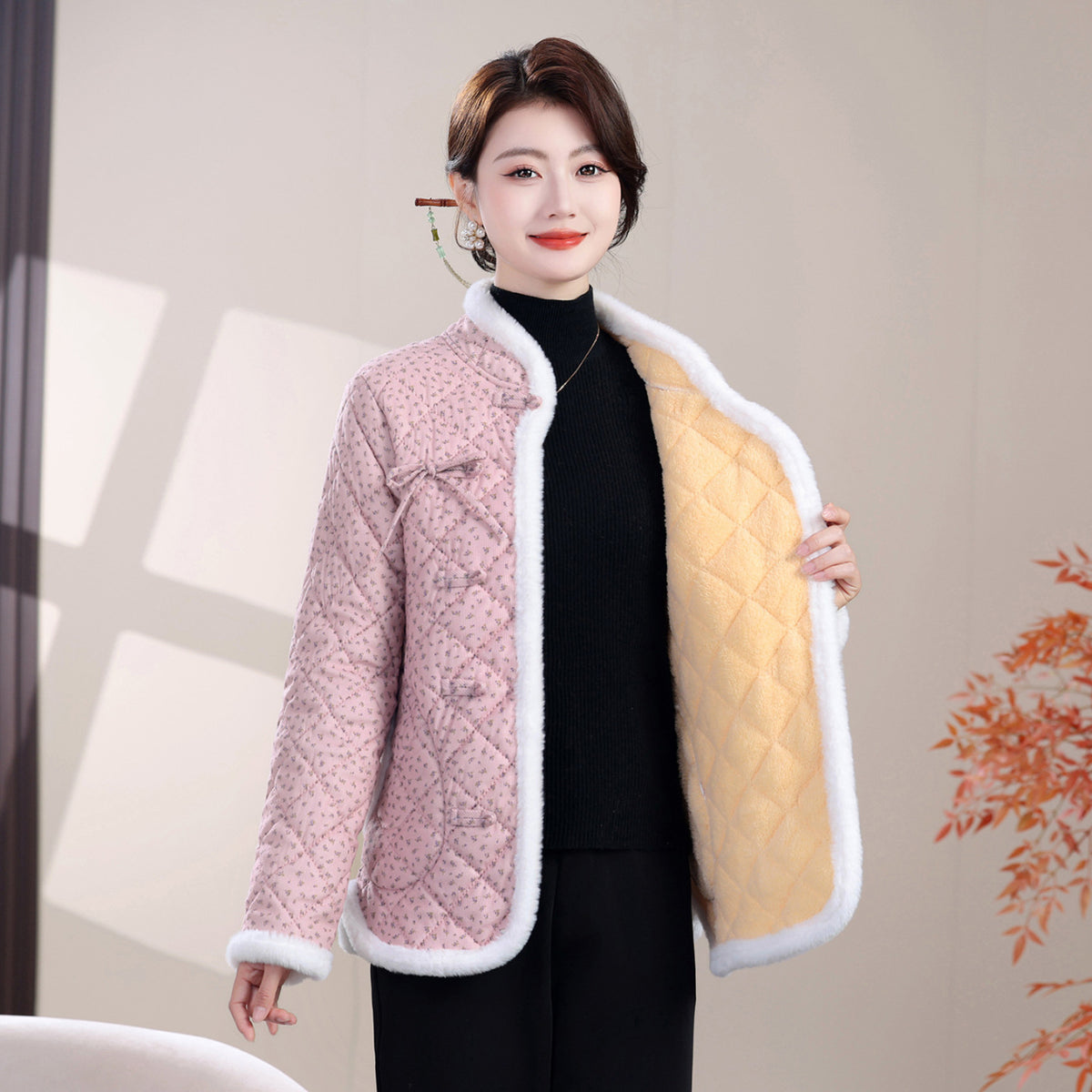 Damen-Jacke mit Blumenmuster und diagonalem Verschluss – Bild 4 | LuxeStyle
