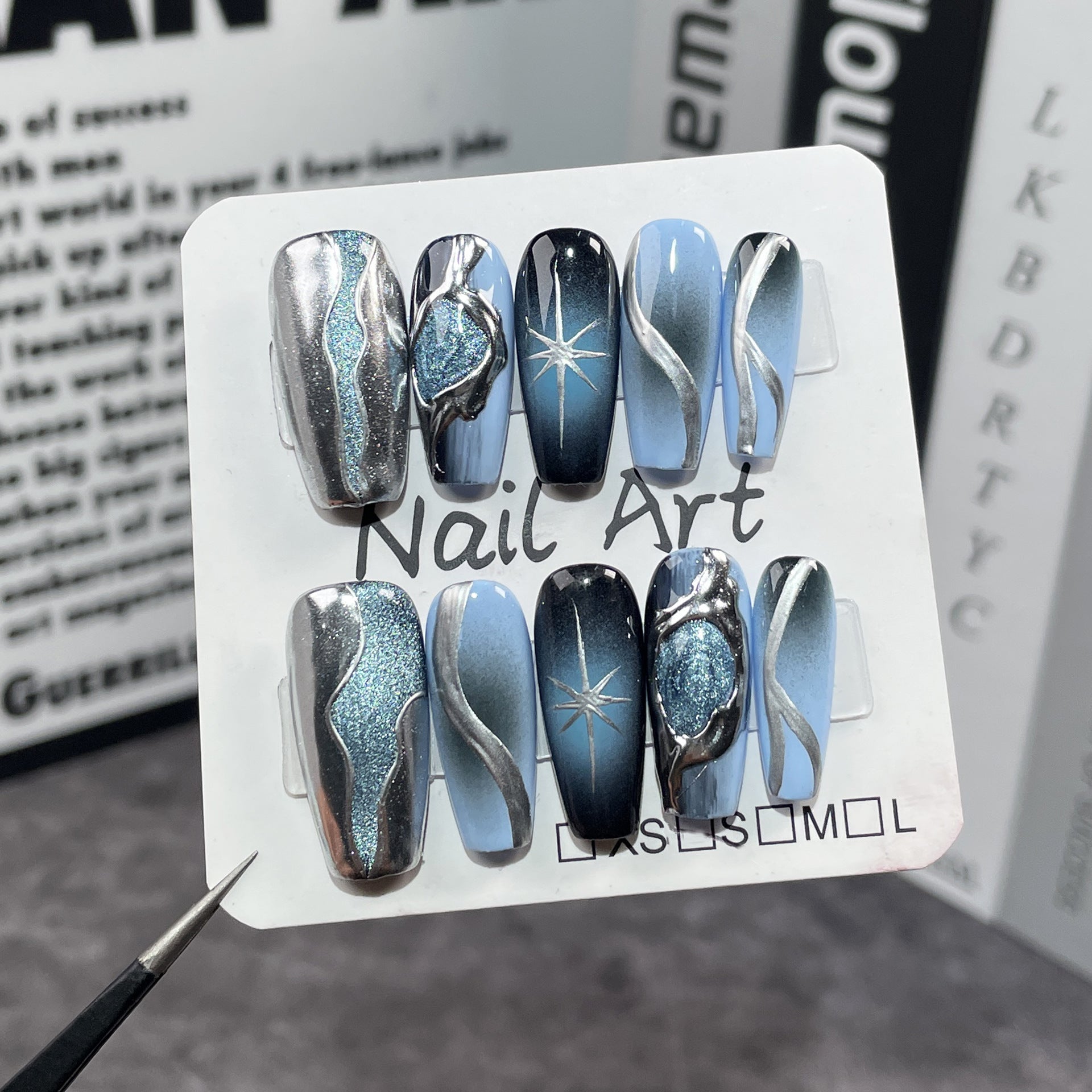 3D Cat-Eye Nägel im Schwarz-Blau-Verlauf