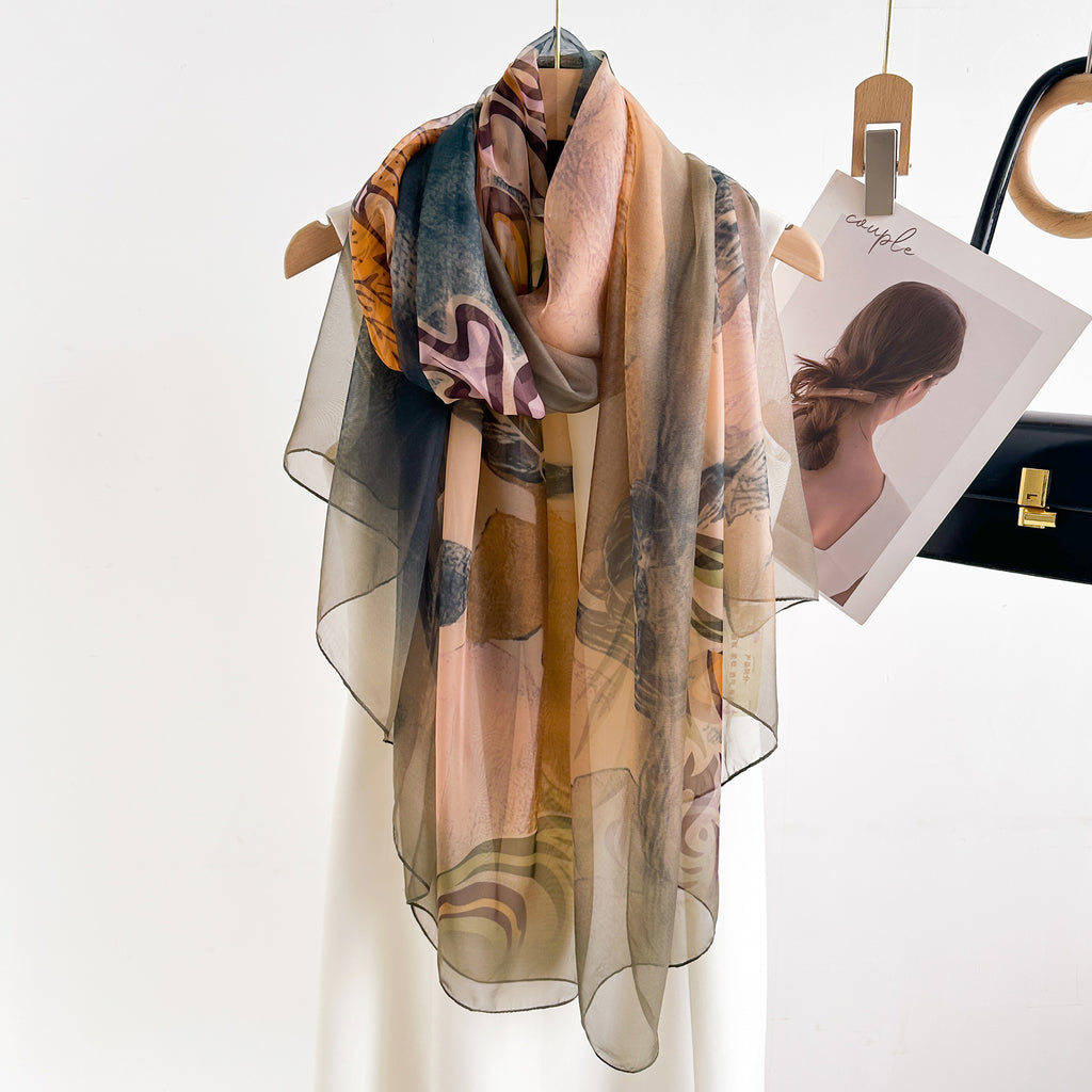 Seidenschal mit Druck und UV-Schutz – Bild 3 | LuxeStyle