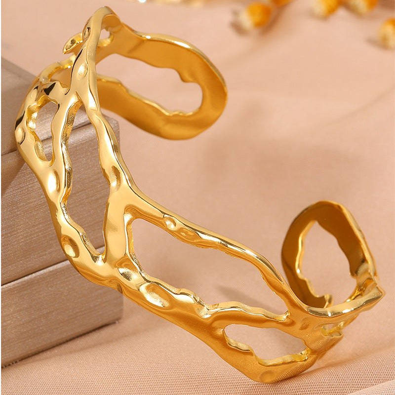 C-förmiges Armband aus 18K vergoldetem Edelstahl