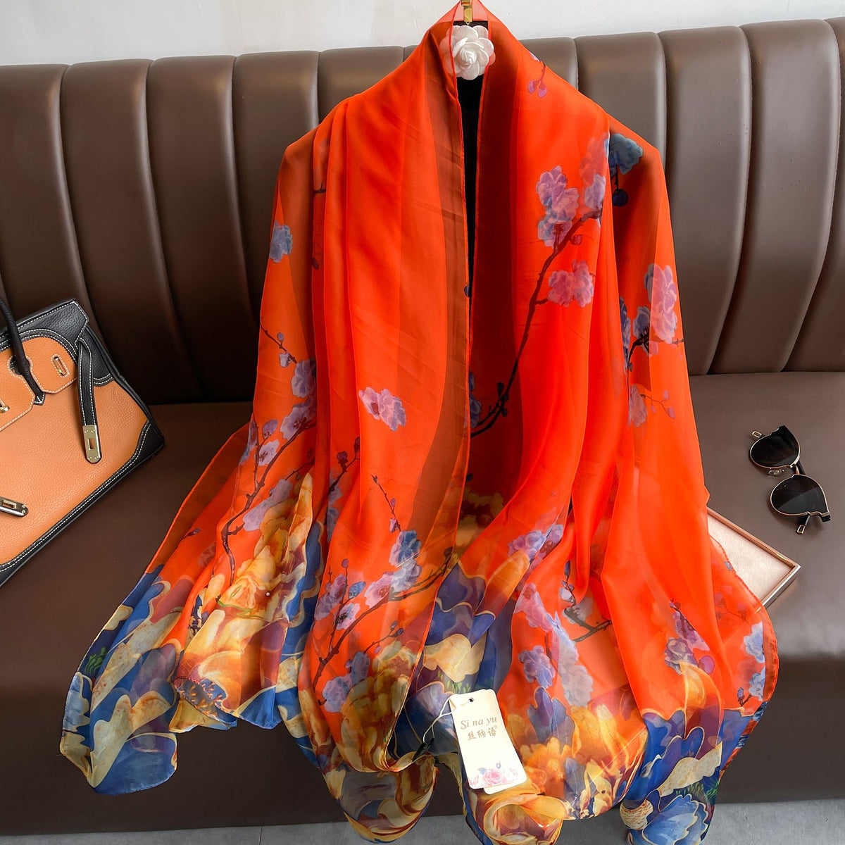 Seidenschal mit Druck und UV-Schutz – Bild 9 | LuxeStyle