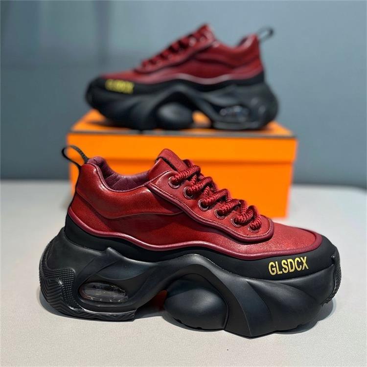 Trendige Sport-Freizeitschuhe mit Plateau