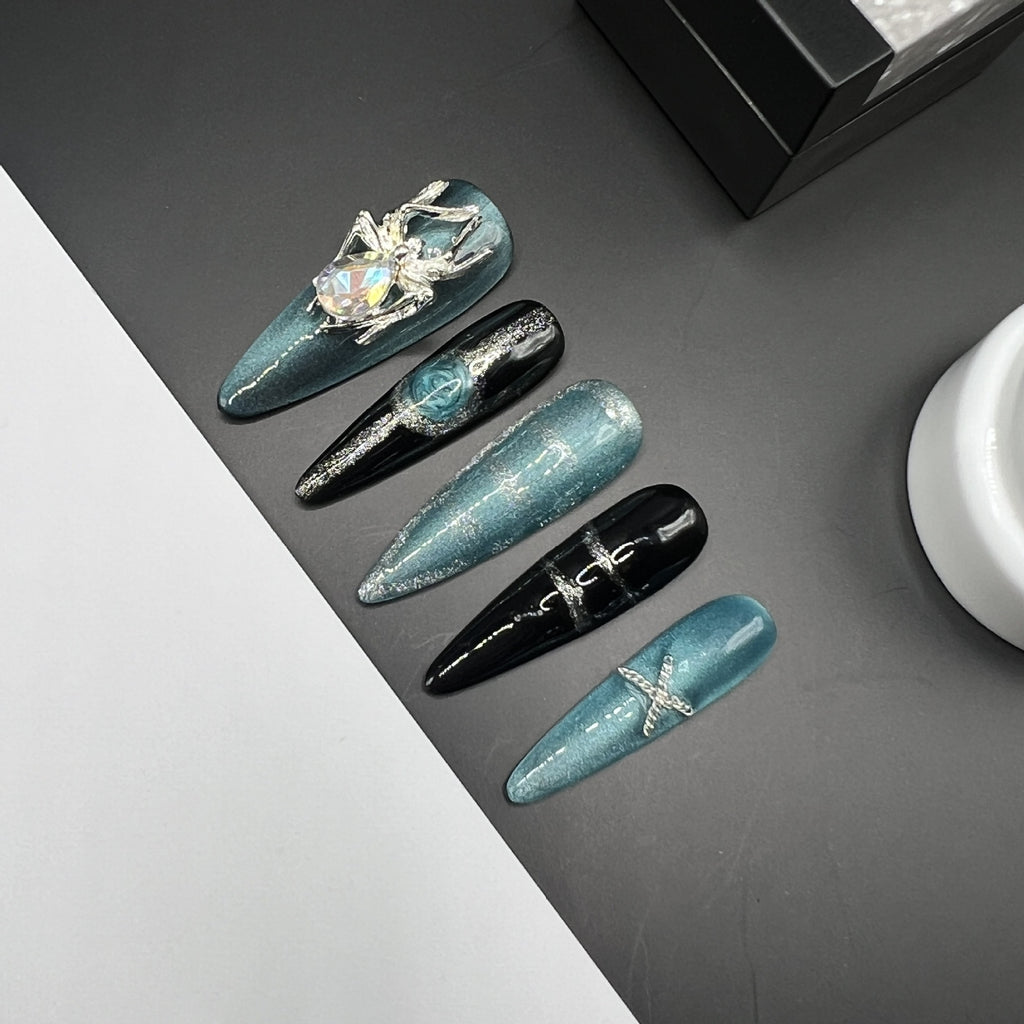 Kühlwasser-Blumen-Maniküre – Bild 2 | LuxeStyle