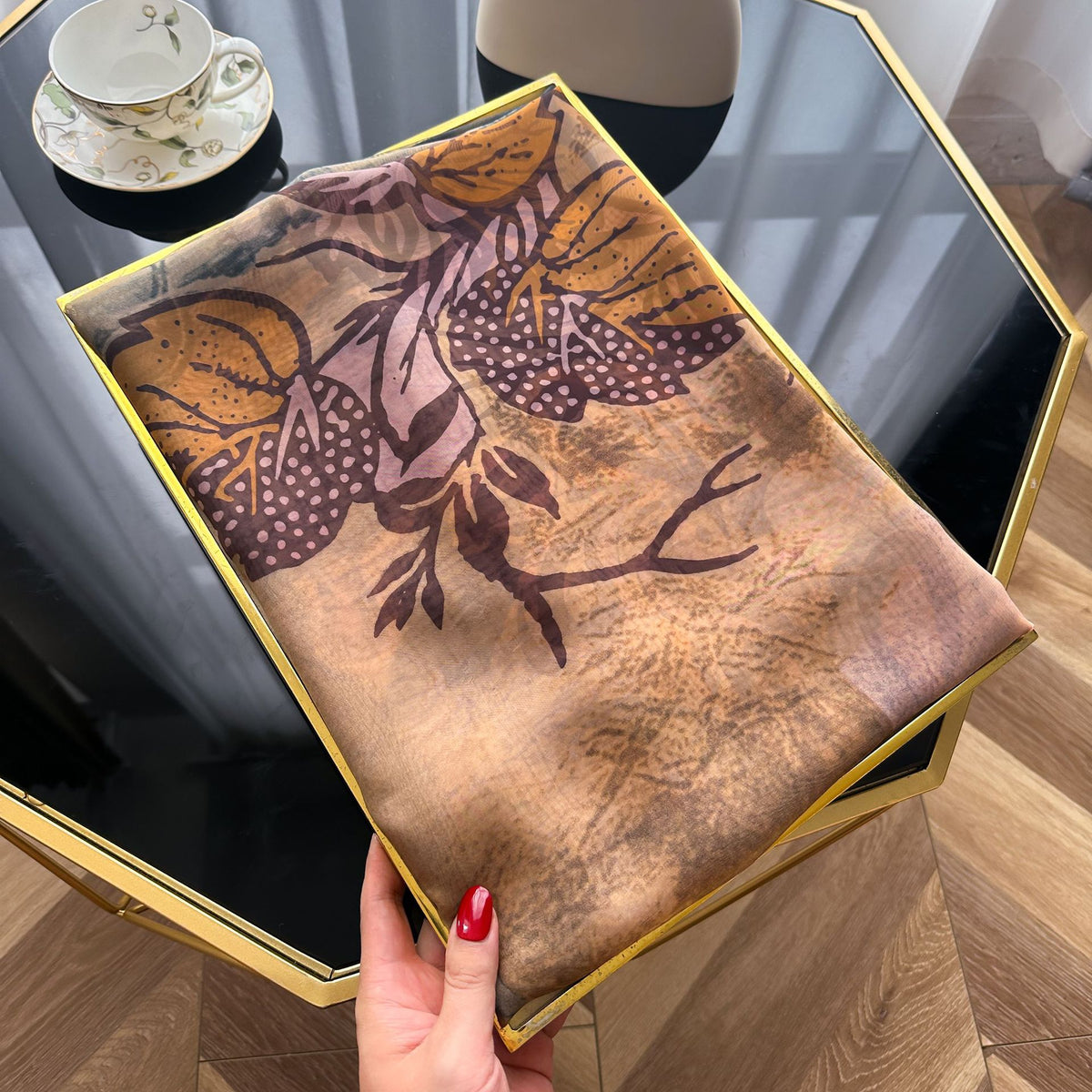 Seidenschal mit Druck und UV-Schutz – Bild 11 | LuxeStyle