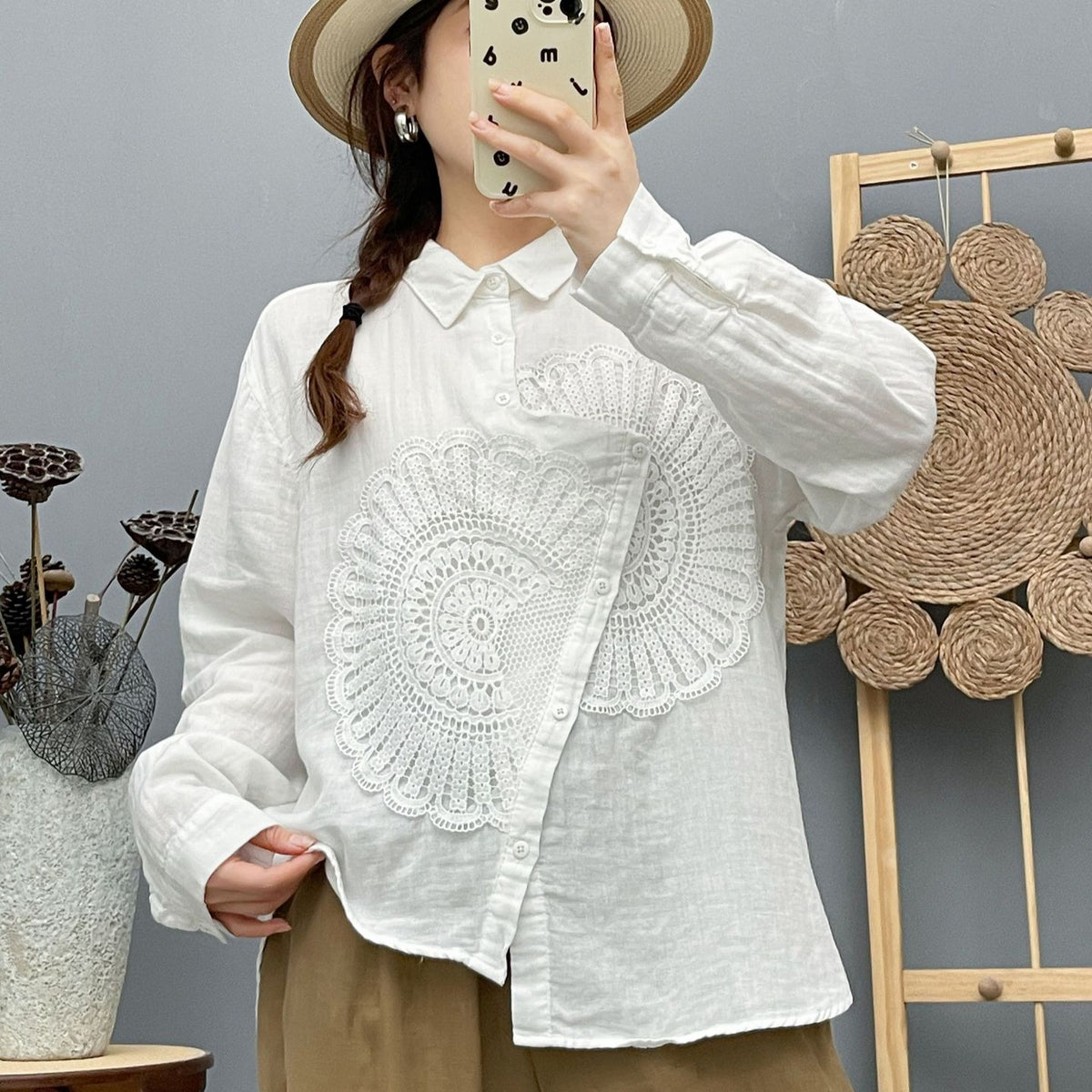 Elegantes Langarmshirt mit Stickerei – Bild 4 | LuxeStyle