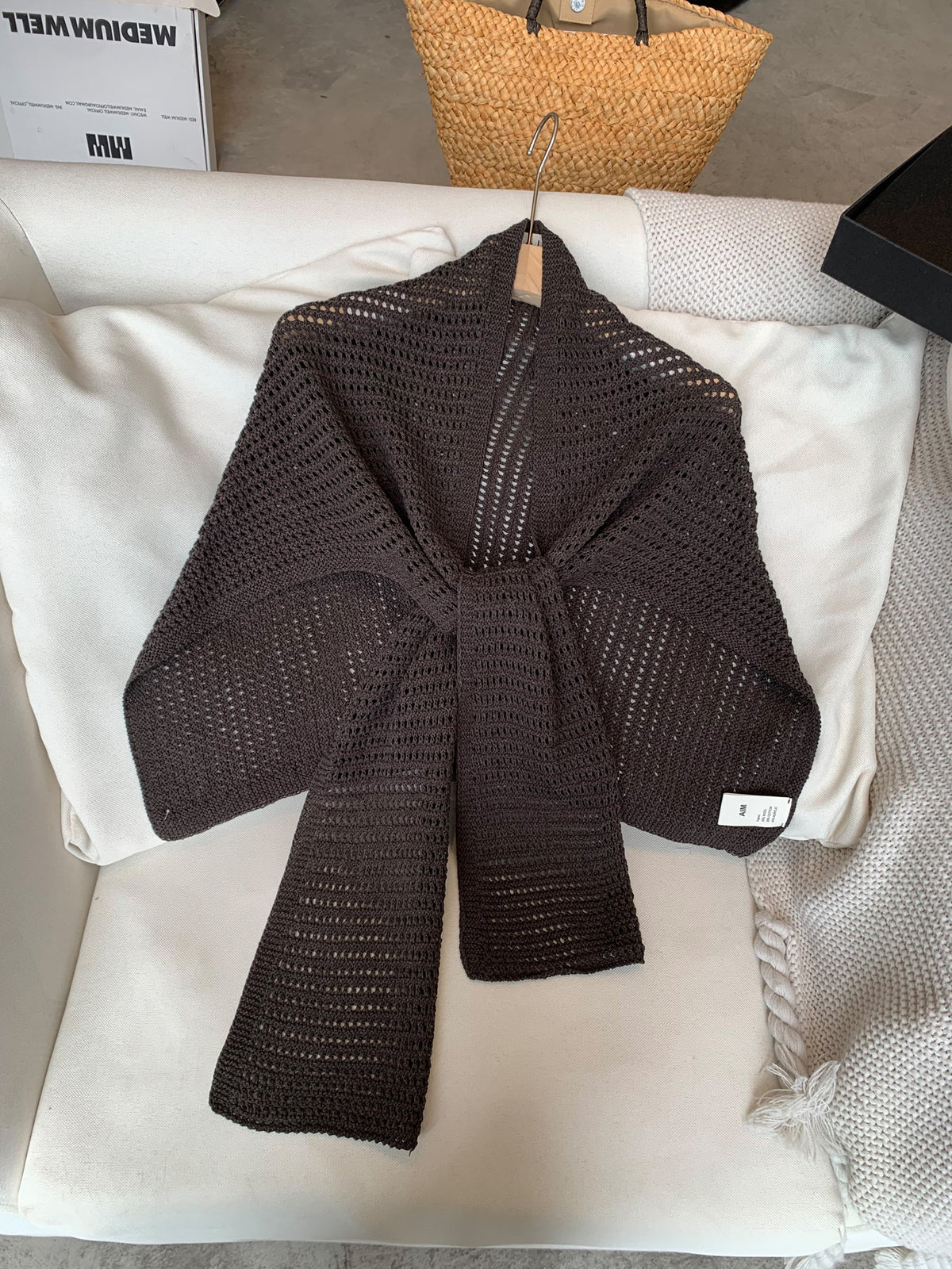 Gestrickter Schal mit Aushöhlung – Bild 6 | LuxeStyle