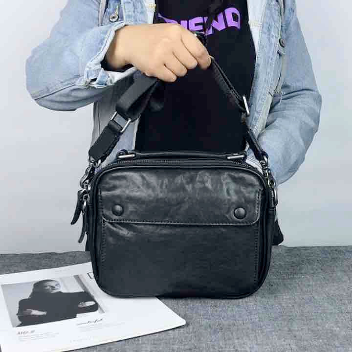Schultertasche mit mehreren Fächern