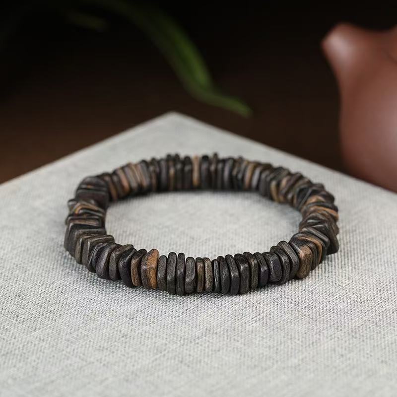 Daragang Agarwood Armband mit Naturperlen – Bild 2 | LuxeStyle