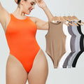 Eng anliegender Jumpsuit mit Rundhals