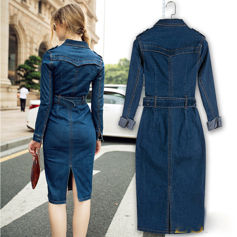 Elegantes Jeanskleid mit Knopfleiste