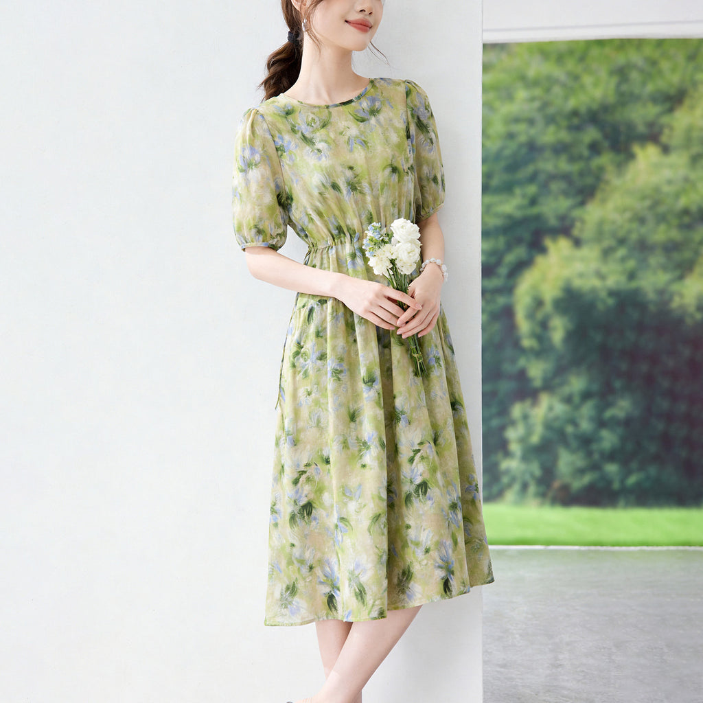 Tailliertes Blumenkleid mit Puffärmeln