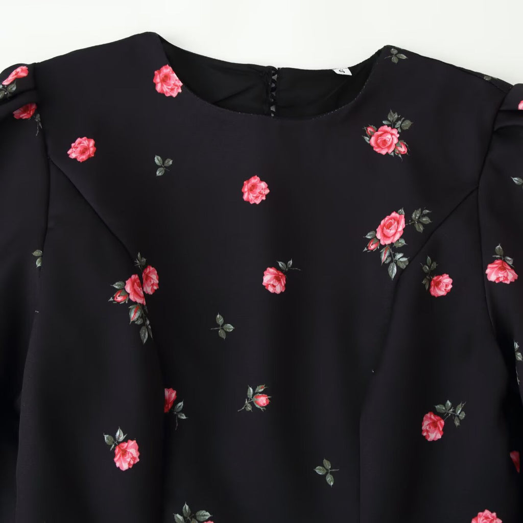 Elegantes Kleid mit Herz-Muster