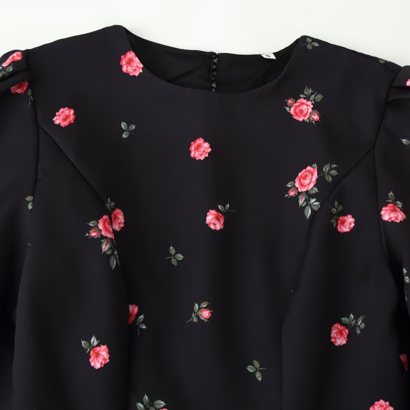 Elegantes Kleid mit Herz-Muster