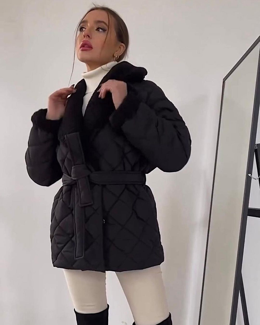 Kurz geschnittene Jacke mit umschlagbarem Kragen – Bild 3 | LuxeStyle