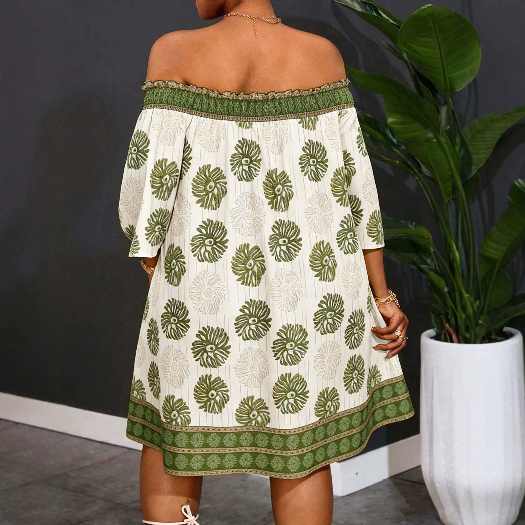 Elegantes A-Linien Kleid mit Print und Cut-Out