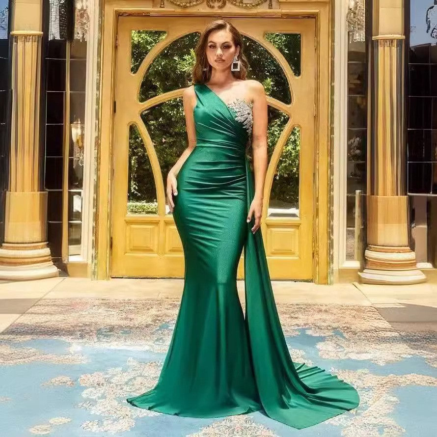 Minimalistisches One-Shoulder Abendkleid