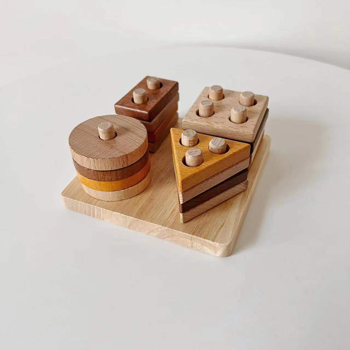 Holz-Steckspiel mit Säulen und Bausteinen – Bild 3 | LuxeStyle