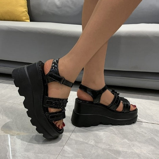 Keilsandalette mit Riemenschnalle – Bild 2 | LuxeStyle