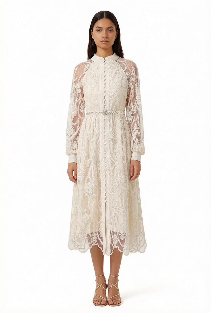 Elegantes Langarm-Kleid mit Stickerei