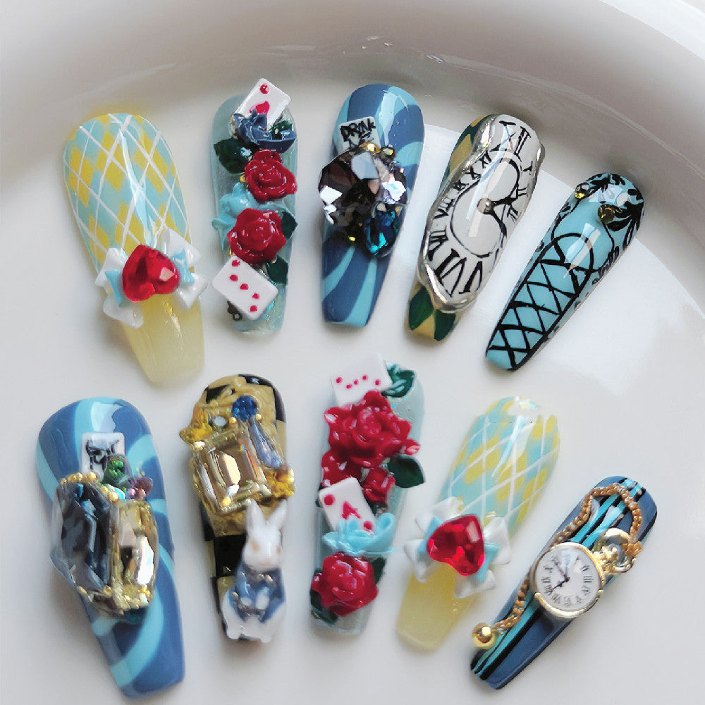Märchenhafte, handbemalte Fake Nails – Bild 4 | LuxeStyle