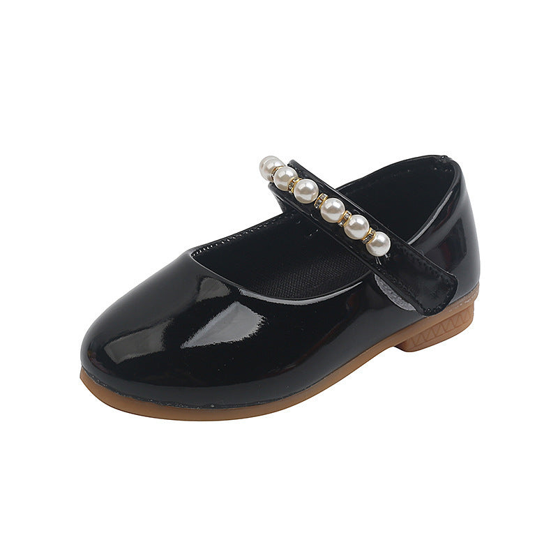 Mädchenlederschuhe mit Perlenverschluss und weicher Sohle