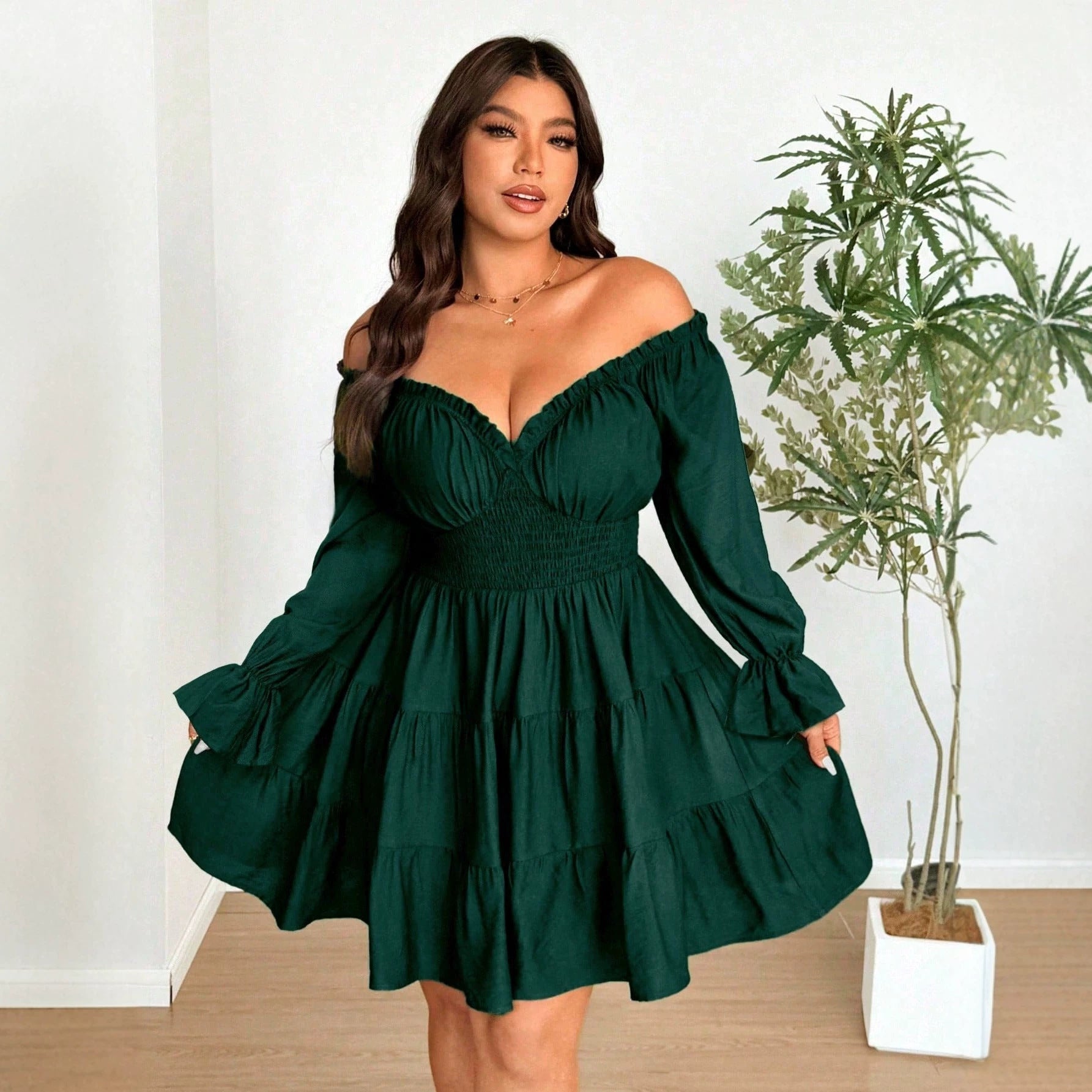 Kurzes V-Ausschnitt-Kleid