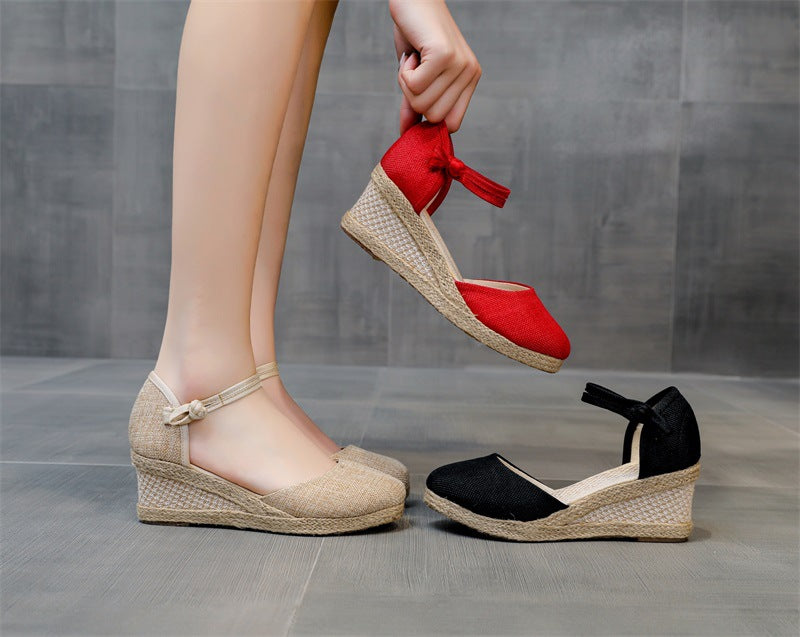 Keile Sandalen mit Fesselriemchen – Bild 6 | LuxeStyle