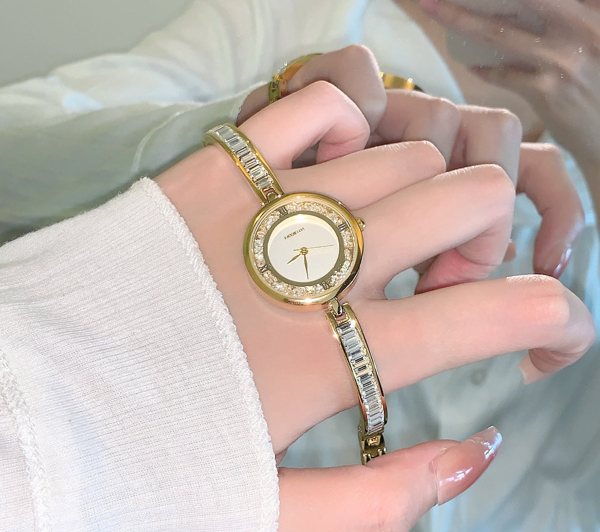 Damen-Armbanduhr mit Diamant-Akzenten – Bild 3 | LuxeStyle