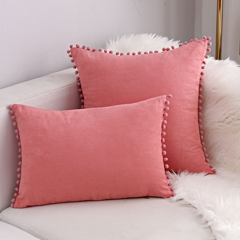 Sofa Kissen mit verspielten Bommeln – Bild 10 | LuxeStyle