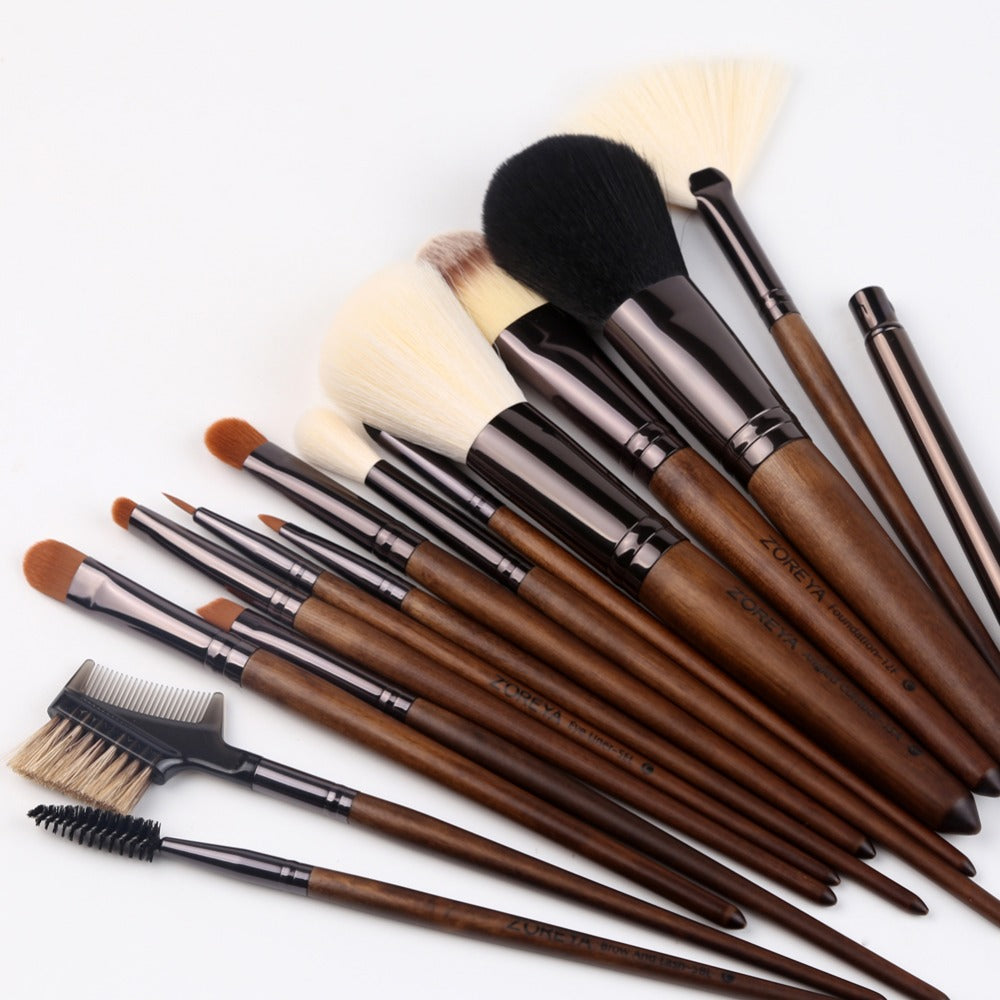 Make-up Pinselset mit Holzgriff