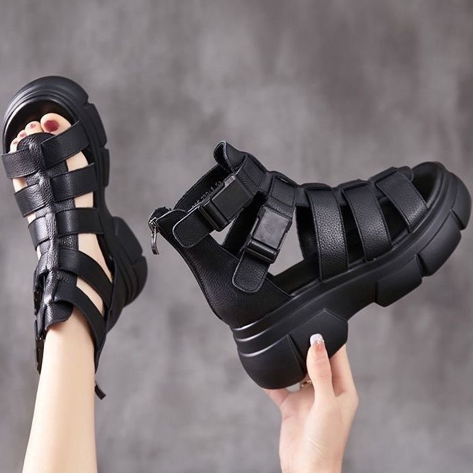 Retro-Sandalen aus Lederimitat mit Lochmuster – Bild 10 | LuxeStyle