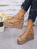 Handgemachte Keilsandalen mit Perlen – Bild 7 | LuxeStyle