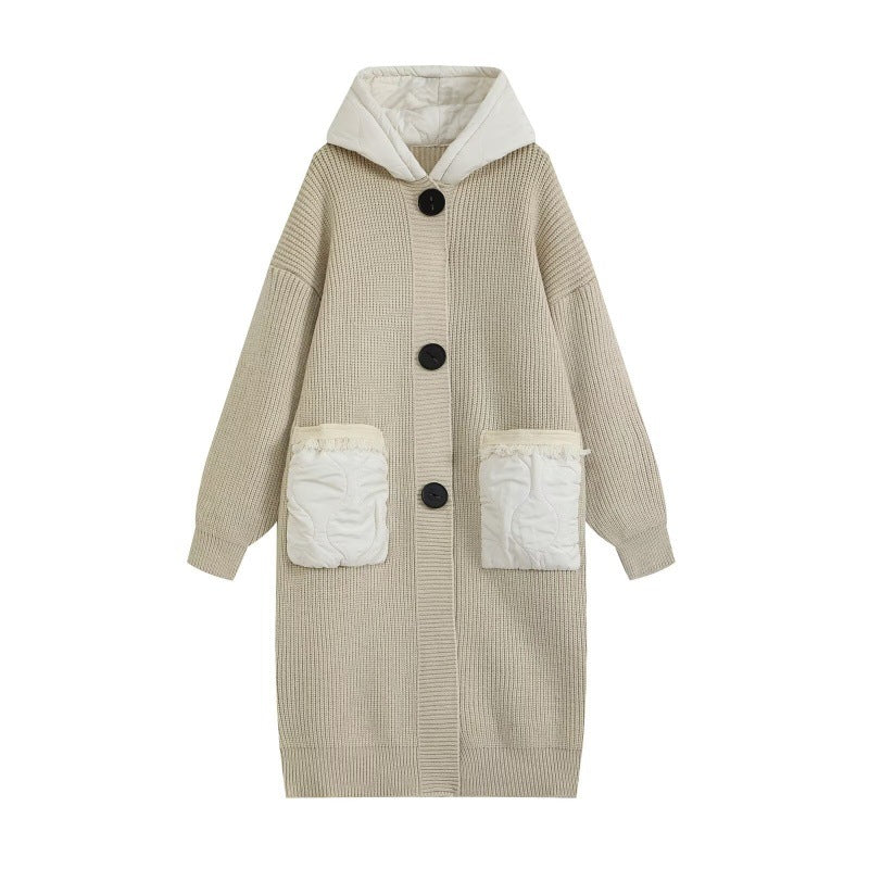 Langer Strickmantel mit Kapuze und Steppfutter – Bild 4 | LuxeStyle
