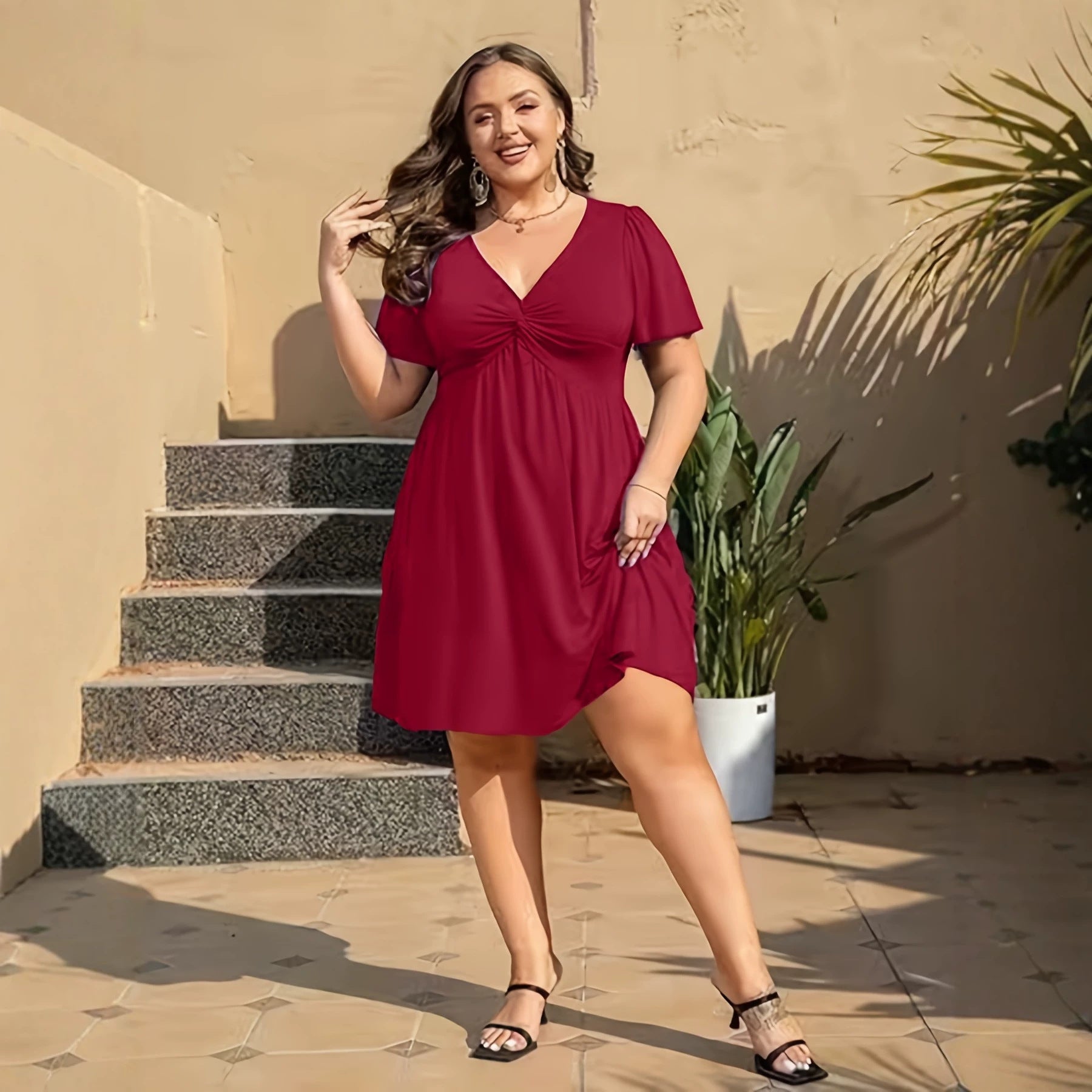 Resort-Kleid mit V-Ausschnitt