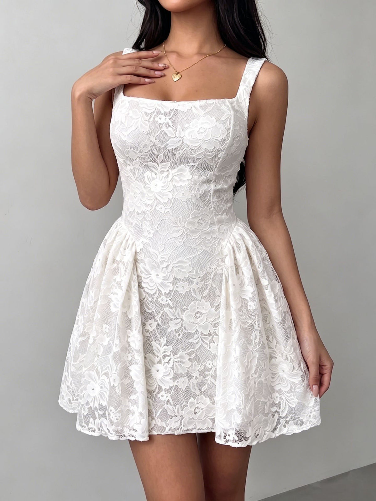 Damen-Spitzenkleid mit Trägern – Bild 4 | LuxeStyle