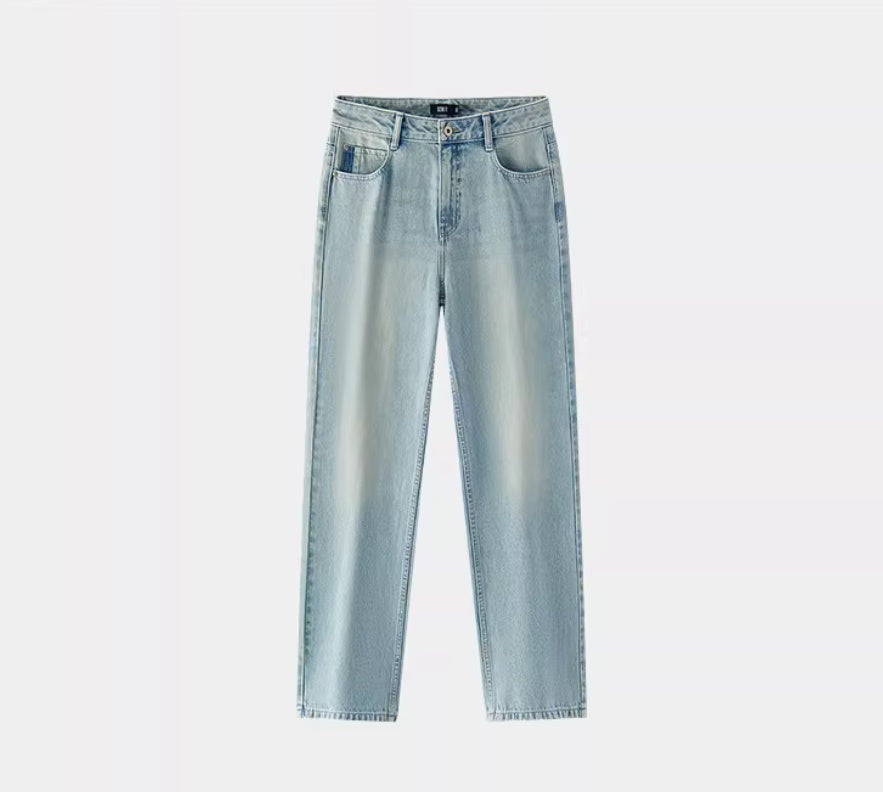 Leichte, hochgeschnittene Jeans