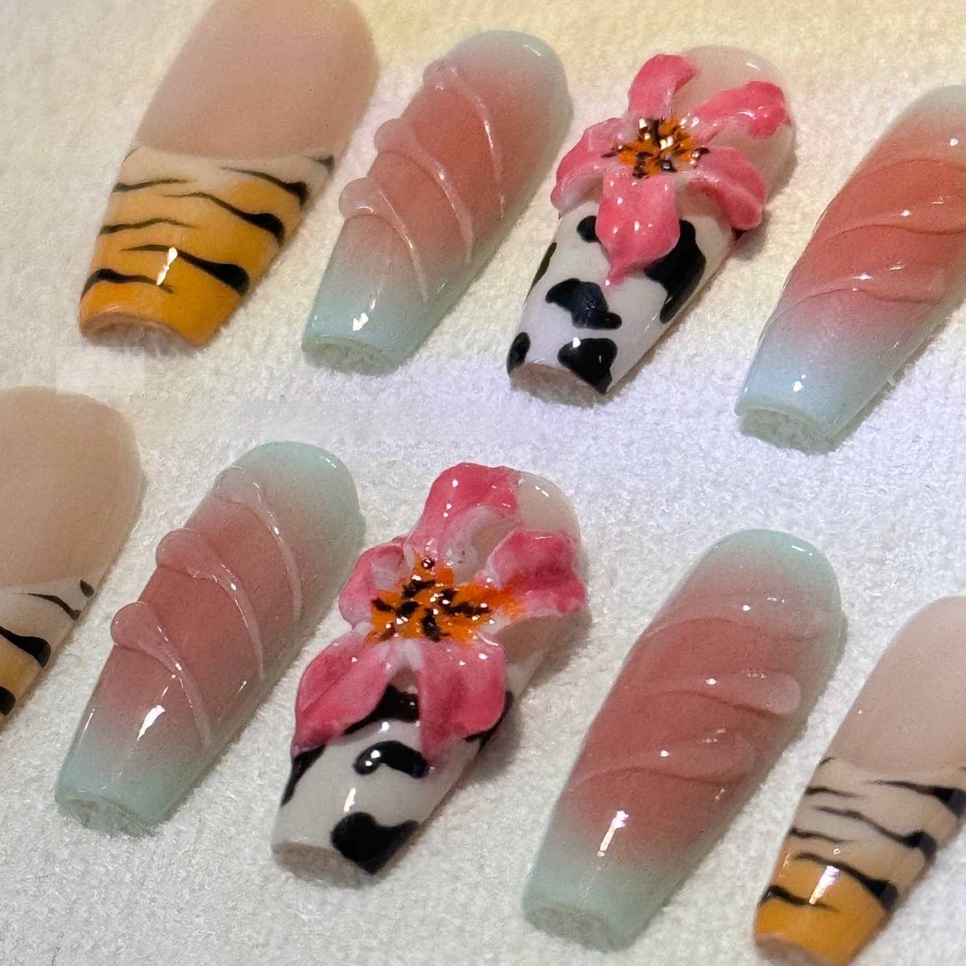 Zebra Lilie Handgeschnitztes Nageldesign
