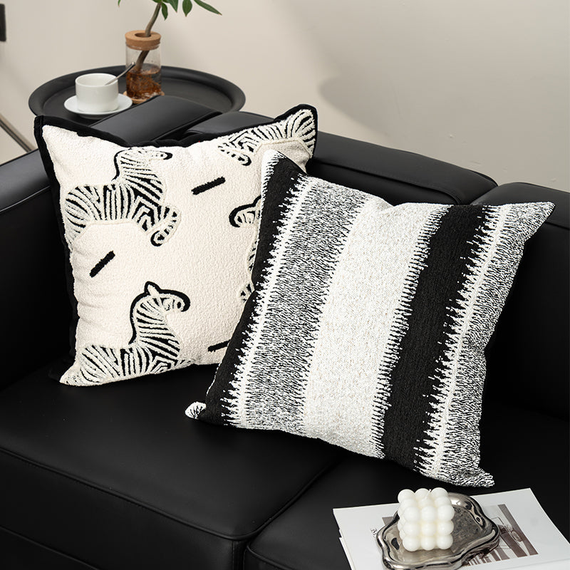 Dekokissen mit Tiermuster oder geometrischem Design