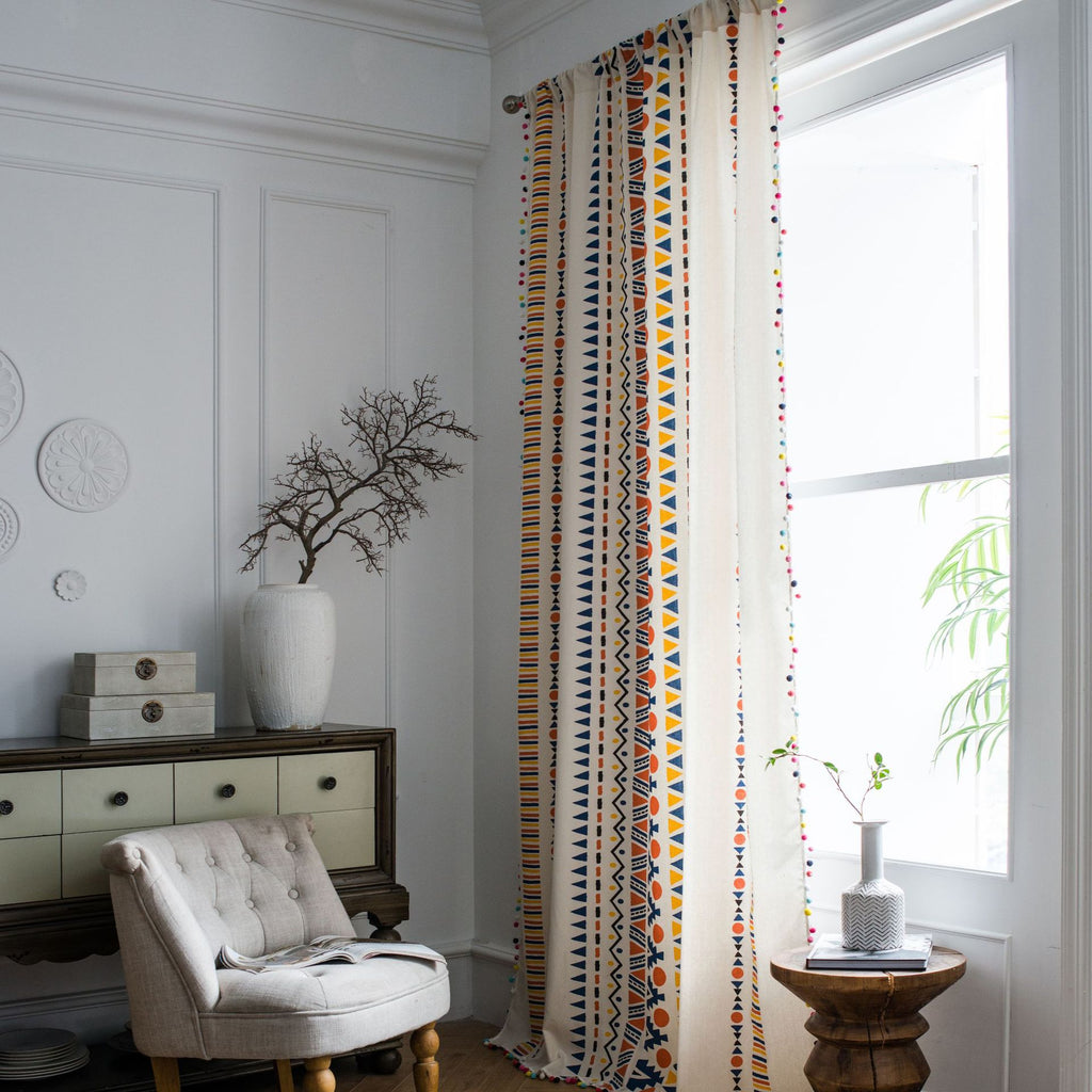 Bunte Vorhänge im Bohème-Stil
