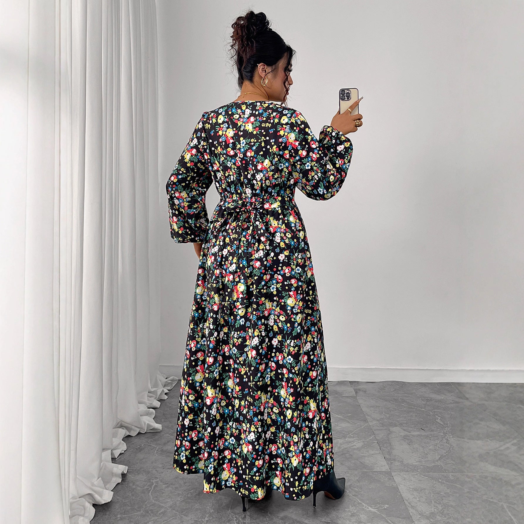 Bedrucktes V-Ausschnitt Maxikleid mit hoher Taille