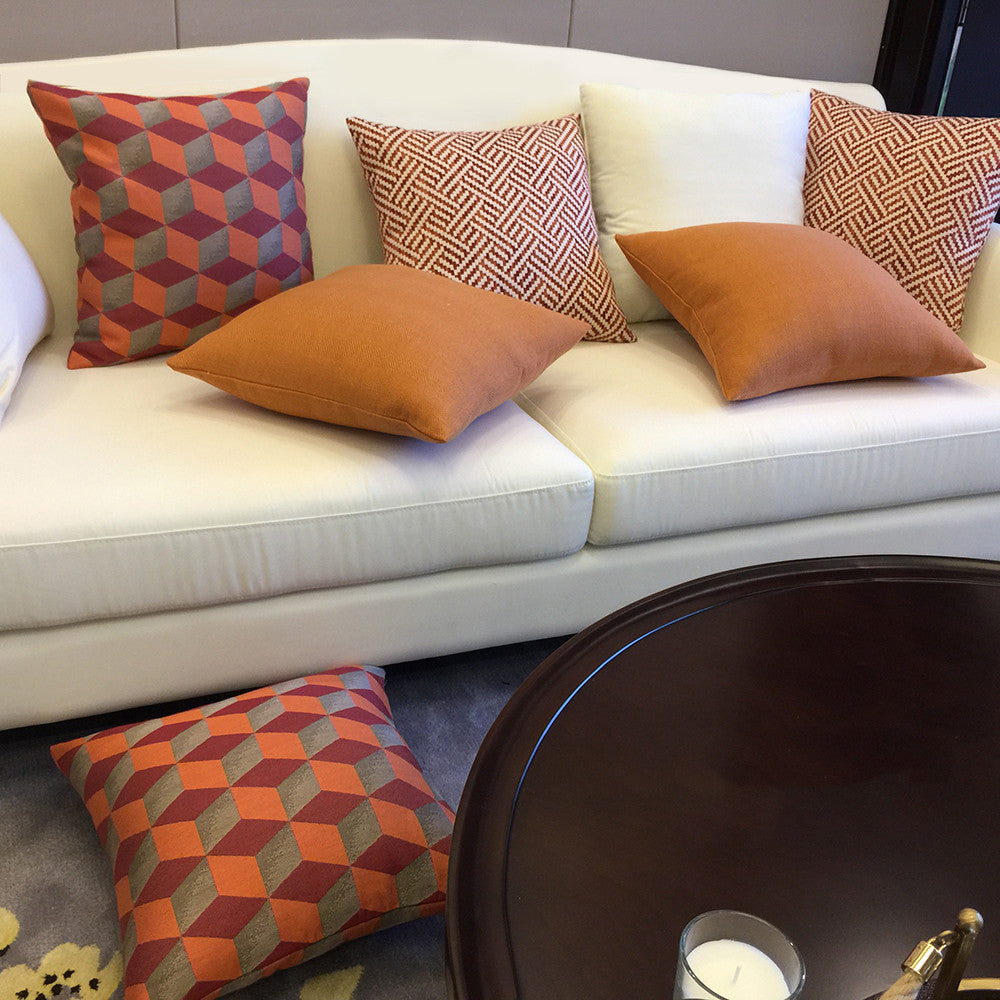 Kissen mit geometrischem Orangen-Muster